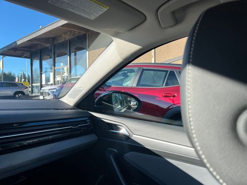 Used 2025 Volkswagen Jetta SE image 38