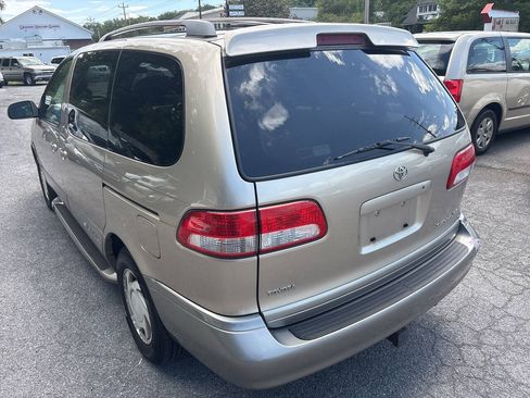 Used 2001 Toyota Sienna XLE w/ Towing Pkg FWD image 10