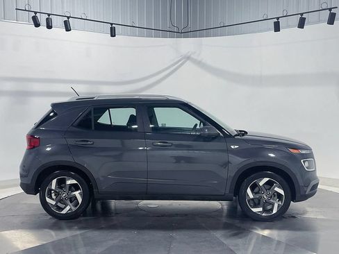 Used 2023 Hyundai Venue SEL w/ Cargo Package FWD image 9