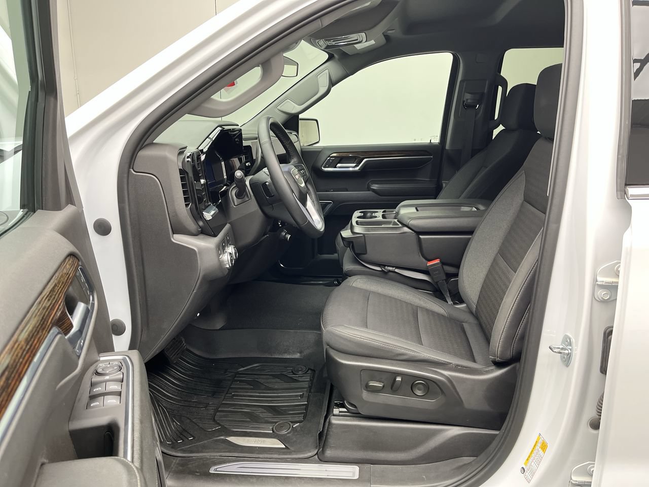 Used 2023 GMC Sierra 1500 SLE AWD/4WD image 3