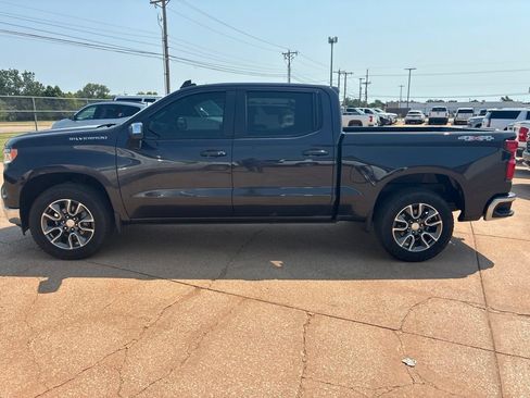 Used 2022 Chevrolet Silverado 1500 LT AWD/4WD image 9