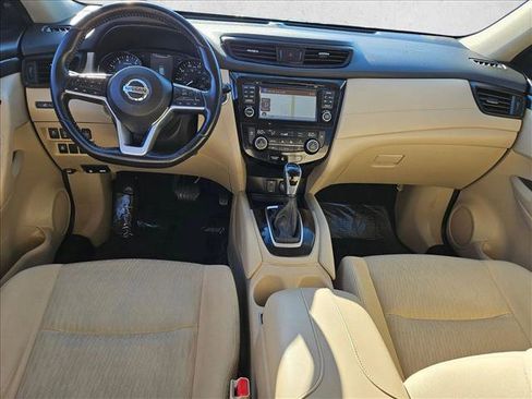 Used 2017 Nissan Rogue SV w/ SV Premium Package image 15