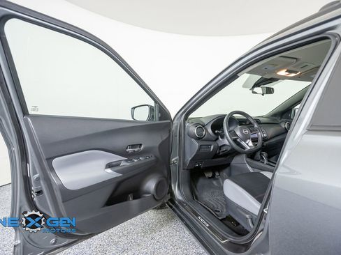 Used 2023 Nissan Kicks SR w/ SR Premium Package FWD image 9