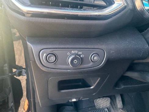 Used 2022 Chevrolet TrailBlazer LT w/ Convenience Package image 9