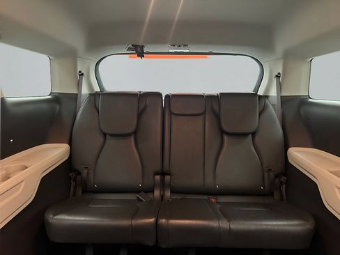 Used 2024 Kia Carnival LX FWD image 15
