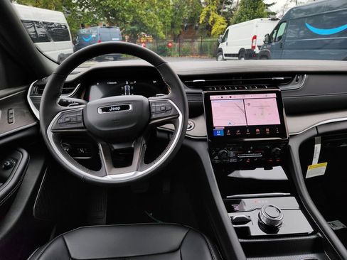 New 2025 Jeep Grand Cherokee Limited w/ Black Appearance Package image 20