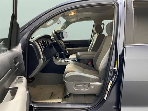Used 2010 Toyota Tundra 4x4 CrewMax image 11