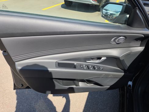 New 2026 Hyundai Elantra Limited FWD image 5