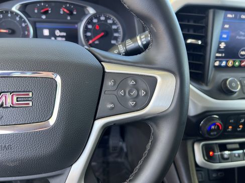 Used 2023 GMC Acadia SLT image 18