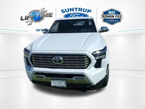 Used 2025 Toyota Tacoma Limited AWD/4WD image 50