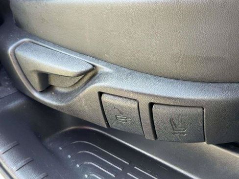Used 2021 Toyota Highlander XLE AWD/4WD image 54