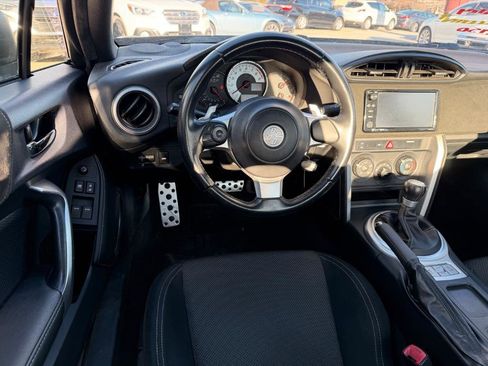 Used 2017 Toyota 86 image 4