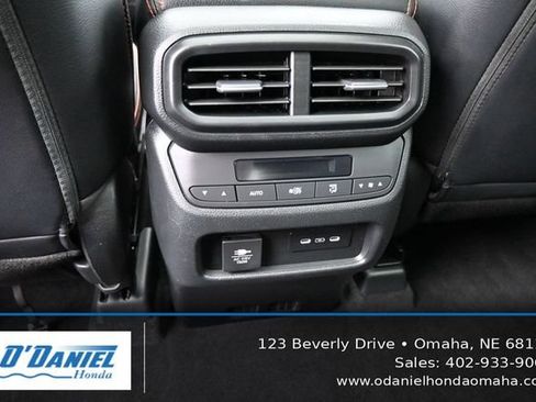 Used 2025 Honda Pilot TrailSport image 38