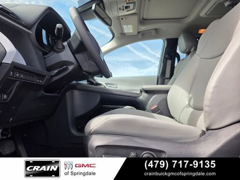 Used 2025 Toyota Sienna XLE w/ XLE Plus Package FWD image 11