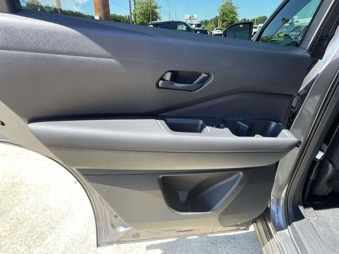 Used 2024 Nissan Pathfinder S image 12