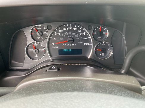 Used 2014 GMC Savana 2500 image 16