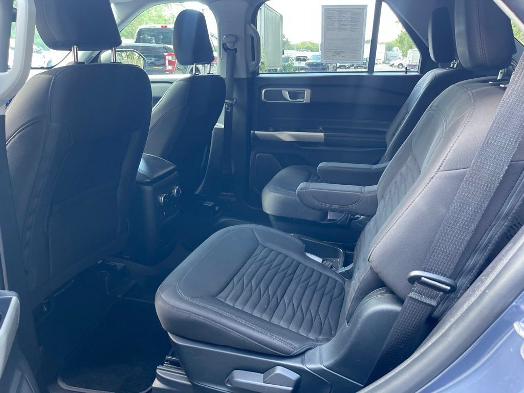 Used 2021 Ford Explorer XLT RWD image 15