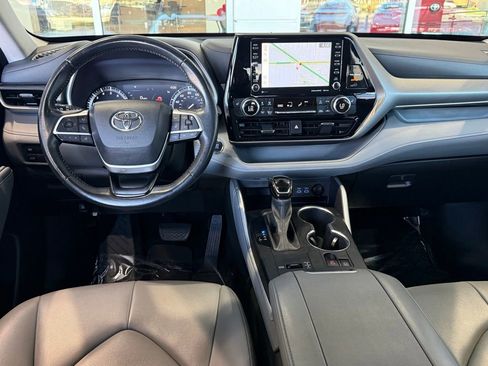 Certified 2022 Toyota Highlander XLE image 33