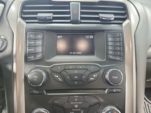 Used 2018 Ford Fusion SE image 26