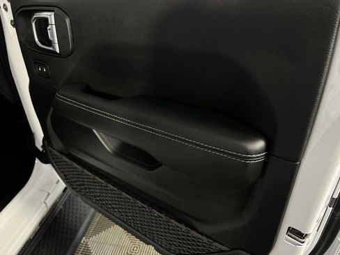 Used 2022 Jeep Wrangler Unlimited Sahara image 34