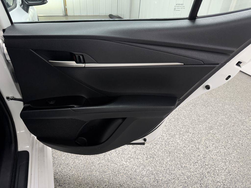 Used 2025 Toyota Camry SE FWD image 29