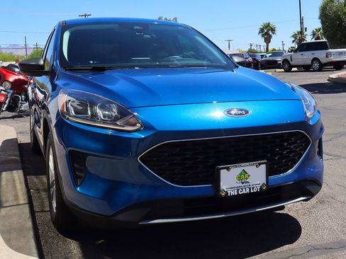 Used 2022 Ford Escape SE image 18