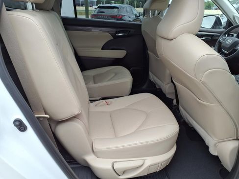 Used 2021 Toyota Highlander Platinum FWD image 20