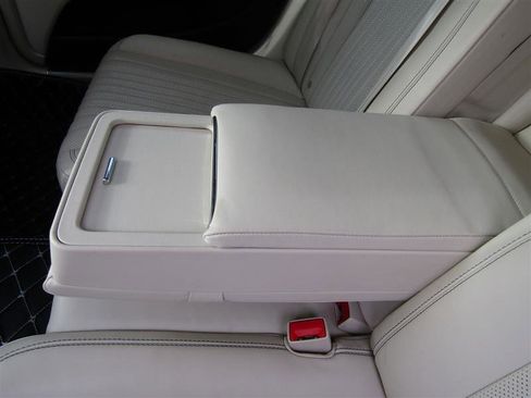 Used 2017 Bentley Flying Spur V8 image 34