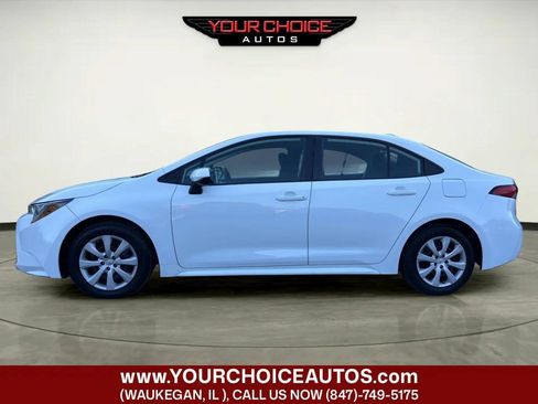 Used 2021 Toyota Corolla LE FWD image 2