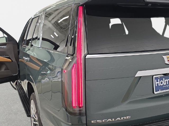 Used 2026 Cadillac Escalade Luxury w/ Touring Package AWD/4WD image 34