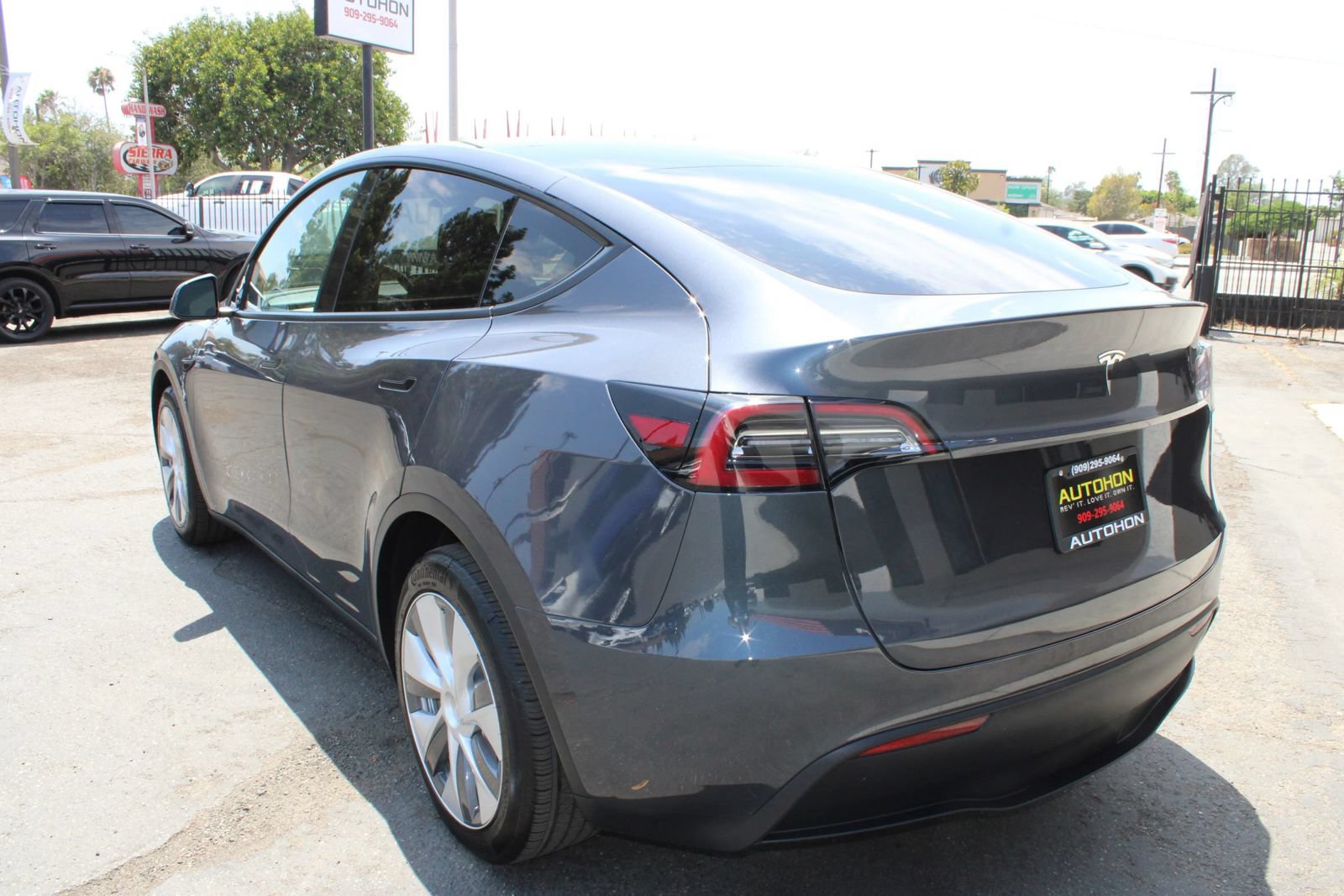 Used 2023 Tesla Model Y Long Range AWD/4WD image 34