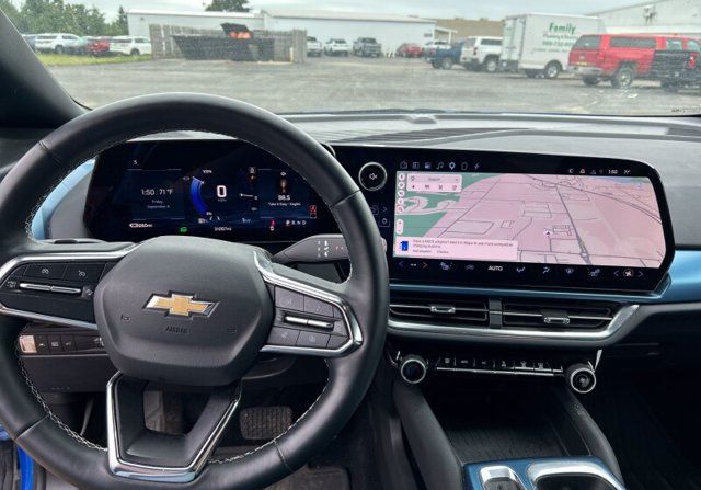 Used 2024 Chevrolet Equinox EV LT w/ LPO, All-Weather Mat Package FWD image 4