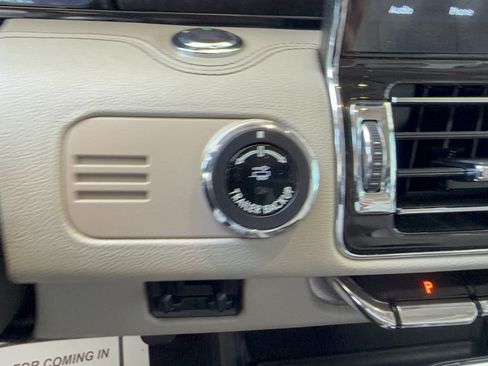 Used 2022 Lincoln Navigator Reserve AWD/4WD image 27