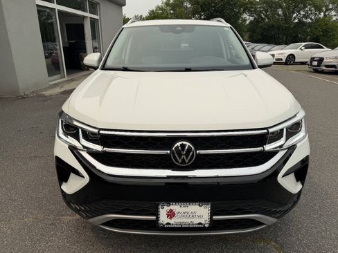 Used 2022 Volkswagen Taos SEL AWD/4WD image 2