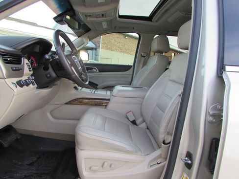 Used 2015 GMC Yukon XL Denali w/ Premium Package image 12