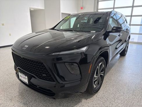 Used 2025 Buick Enclave Sport Touring image 7