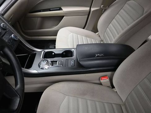 Used 2018 Ford Fusion SE FWD image 24