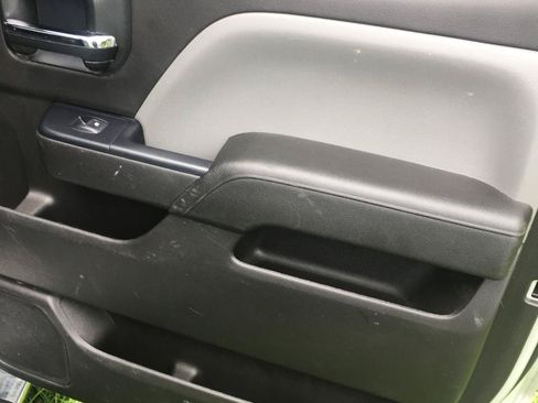Used 2018 Chevrolet Silverado 1500 Custom w/ Custom Value Package AWD/4WD image 16