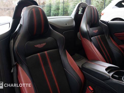 Used 2021 Aston Martin V8 Vantage Roadster image 33