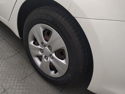 Used 2017 Kia Forte LX FWD image 31