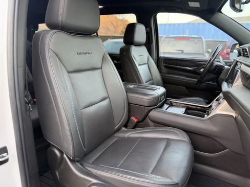 Used 2021 GMC Yukon Denali w/ Denali Premium Package image 21