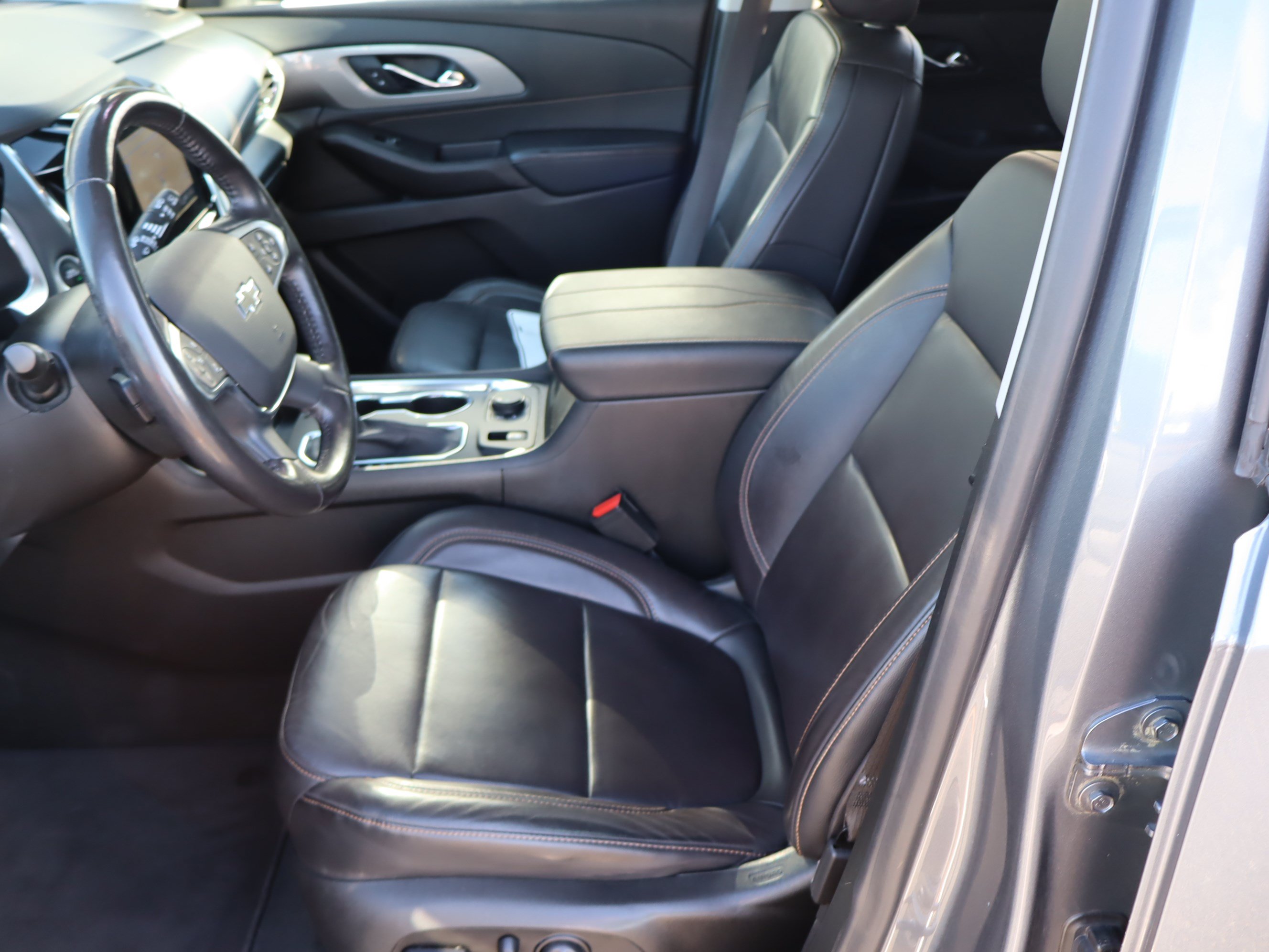 Used 2021 Chevrolet Traverse RS FWD image 16