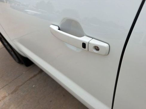 Certified 2025 Nissan Frontier SV w/ SV Convenience Package RWD image 10