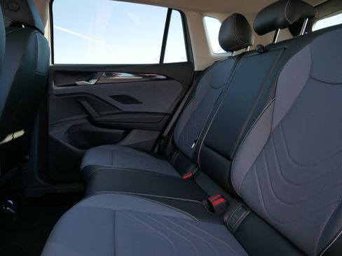 New 2026 Volkswagen Tiguan SE image 5