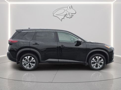 Used 2023 Nissan Rogue SV image 5