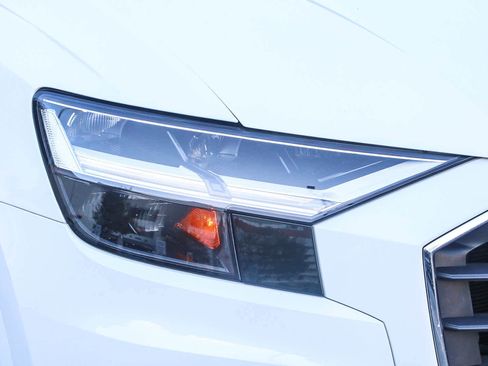 Used 2019 Audi Q8 Premium w/ Convenience Package image 4