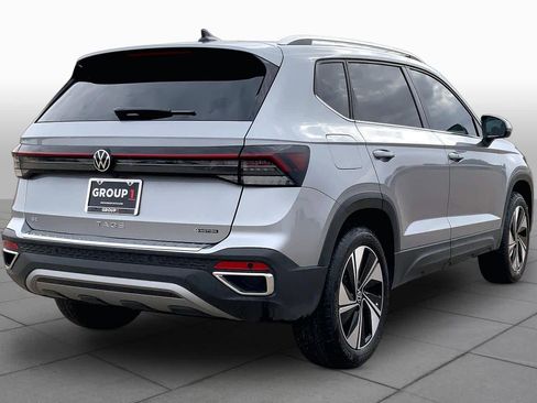 Used 2025 Volkswagen Taos SE image 13