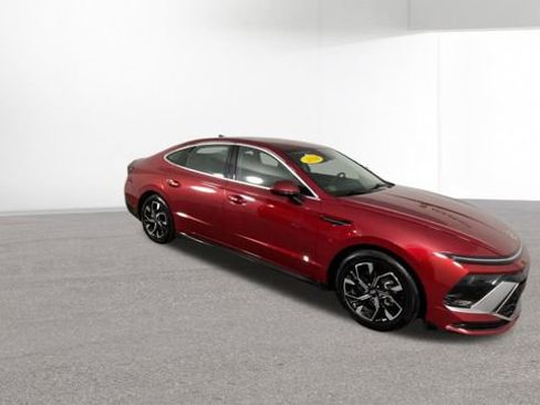 Used 2024 Hyundai Sonata SEL FWD image 2