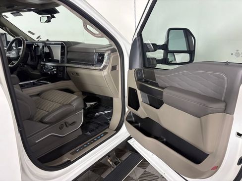 Used 2025 Ford F350 Platinum w/ Platinum Plus Package AWD/4WD image 33