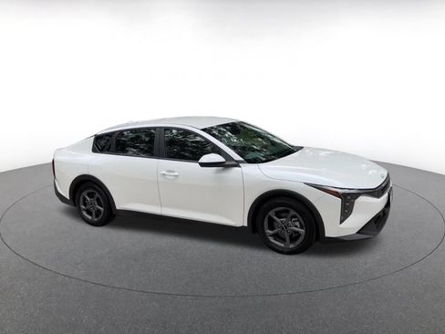 Used 2025 Kia K4 FWD image 2